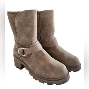 DV Dolce Vita Nikeeta Taupe Ankle Boots Women 8.5 Block Heel NWOT Booties